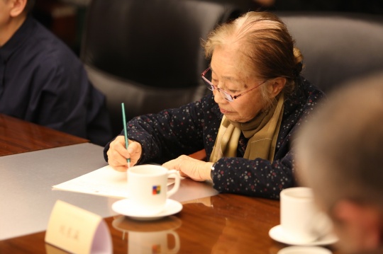 艺术家刘东瀛做笔记中
艺术家刘东瀛做笔记中