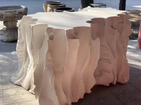 《聚会》200×150×95cm 3D雕刻、高密度EPS泡沫、真石漆
《聚会》200×150×95cm 3D雕刻、高密度EPS泡沫、真石漆