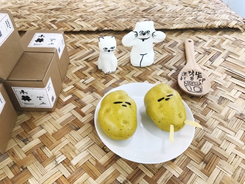 展览现场售卖的一些衍生品 展览现场售卖的一些衍生品