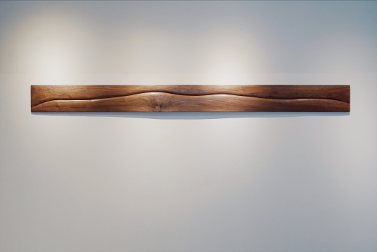 王礼军《天命》 20×240×6cm 黑胡桃木 2019 独版
王礼军《天命》 20×240×6cm 黑胡桃木 2019 独版