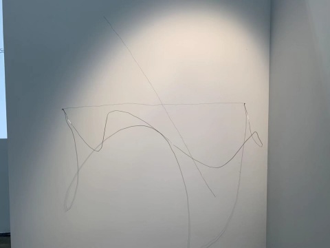 《铁丝》
《铁丝》