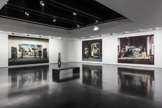 贾蔼力的摄影拼贴作品《2019 No.1》《2018 No.2》《2018 No.1》；拍摄：梁子涵
