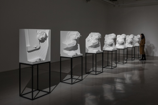 《普洛舍宾娜》系列雕塑 80×55×45cm(每件) 高密度聚丙乙烯泡沫塑料块 2018-2019
《普洛舍宾娜》系列雕塑 80×55×45cm(每件) 高密度聚丙乙烯泡沫塑料块 2018-2019