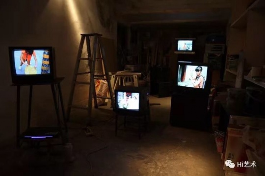方璐“恋爱的人就是艺术家”,箭厂空间展览现场
方璐“恋爱的人就是艺术家”,箭厂空间展览现场