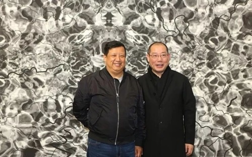 中央美术学院艺术管理与教育学院院长余丁与艺术家陈琦（右一）
