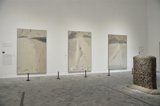 杜小同 《岛1》《岛2》《远方》 纸本水墨设色 305×196cm 2016
杜小同 《岛1》《岛2》《远方》 纸本水墨设色 305×196cm 2016
