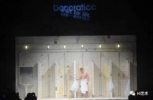 2010年10月,“洗澡”Donoratico 2011春夏时装发布会 (中国国际时装周)
2010年10月,“洗澡”Donoratico 2011春夏时装发布会 (中国国际时装周)