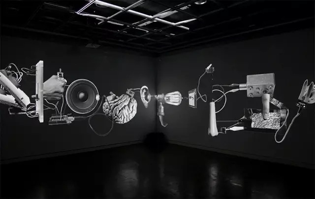 《A Bare Cycle》交互影像
许毅博的作品以理性中的荒诞思维模式来映射当下人类的发展困境。从人的躯体与意识角度探讨未来生命发展延续所面对的边界问题。
《A Bare Cycle》交互影像
许毅博的作品以理性中的荒诞思维模式来映射当下人类的发展困境。从人的躯体与意识角度探讨未来生命发展延续所面对的边界问题。