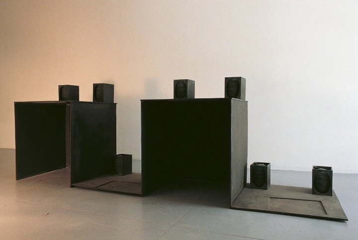 约瑟夫·博伊斯《双重聚合》107×60×320cm 青铜，四部分组成，版本：3，铸型 1/3 1969

