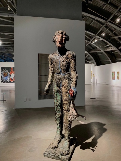 马库斯·吕佩尔兹《佳尼美德》90 1/2×31 1/2×31 1/2 英寸,230×80×80cm 青铜彩绘,版本3+0, 系列总共3件,3号作品 1985
马库斯·吕佩尔兹《佳尼美德》90 1/2×31 1/2×31 1/2 英寸,230×80×80cm 青铜彩绘,版本3+0, 系列总共3件,3号作品 1985