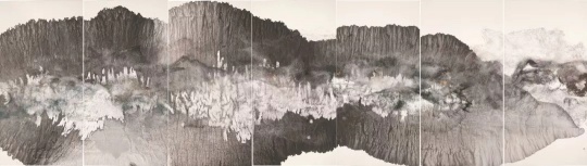 《黄山云雾》136×490cm 宣纸、墨、矿物、植物颜料、蚕丝 2015
