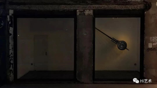 “李怒 :左右”,纹身店实验艺术空间展览现场(目前纹身店已撤出三里屯空间)
“李怒 :左右”,纹身店实验艺术空间展览现场(目前纹身店已撤出三里屯空间)