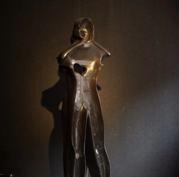 展览现场,卢征远的雕塑作品
展览现场,卢征远的雕塑作品