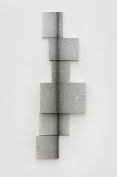 刘文涛 《无题》35.5×28 cm, 40×30 cm, 24×30 cm, 60×40 cm, 40×30 cm, 30×30 cm 布面铅笔 2019
