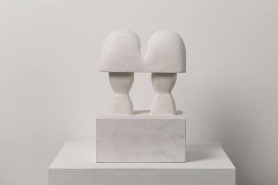 《山丘》30x20x20cm 木 2019 《山丘》30x20x20cm 木 2019