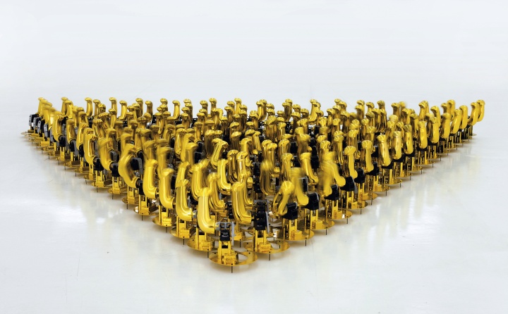 刘辛夷 《自动手臂》 273×23×232cm 招财猫、电池、螺丝 2013©️泰康收藏
刘辛夷 《自动手臂》 273×23×232cm 招财猫、电池、螺丝 2013©️泰康收藏