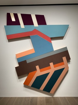 弗兰克·斯特拉 《罗兹季尔 I》 289.6×238.8×12.7cm 毛毡,涂色画布,颜料 1973
摄影:吕晓晨
弗兰克·斯特拉 《罗兹季尔 I》 289.6×238.8×12.7cm 毛毡,涂色画布,颜料 1973
摄影:吕晓晨