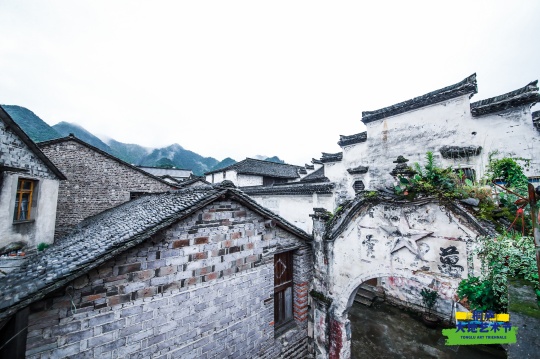 雨后的引坑村清丽秀美等待桐庐大地艺术节的嘉宾到来
