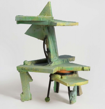 《基于椅子的置物架雕塑》106×91×138cm 金属椅、挤塑板、PU图层、喷漆、聚氨酯泡沫 2019
