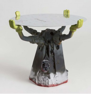 《卡通手圆桌(灰色)》123×127×97cm 铝板、玻璃钢、喷漆、木与金属支架 2019 《卡通手圆桌(灰色)》123×127×97cm 铝板、玻璃钢、喷漆、木与金属支架 2019