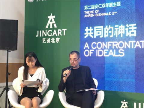 联合策展人赛伯·泰德若(右)
联合策展人赛伯·泰德若(右)