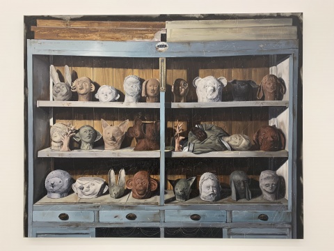 时永骏 《柜子里假扮的人》 182×227cm 布面油画 2018
时永骏 《柜子里假扮的人》 182×227cm 布面油画 2018