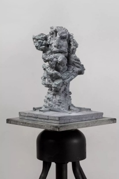 《再塑--马赛曲战士》青石,60 x 38 x 38 cm,2018
《再塑--马赛曲战士》青石,60 x 38 x 38 cm,2018