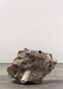 《灵眼洞府系列#11》,水泥块、鹅卵石,21 x 30 x 20 cm ,2019
《灵眼洞府系列#11》,水泥块、鹅卵石,21 x 30 x 20 cm ,2019