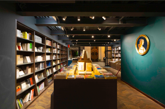 77岁的佳作书局798店开业 你想要的艺术书籍可能都在这里