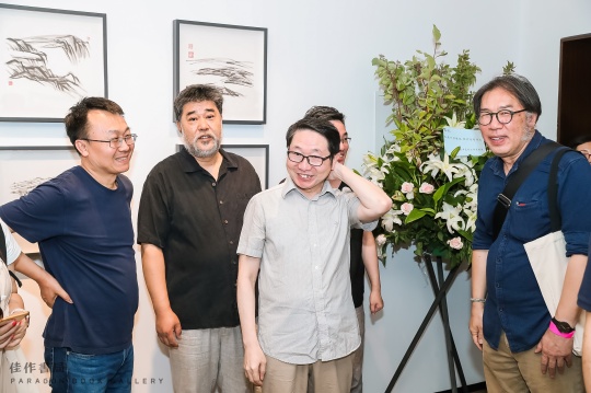 展览“无意于书”也于6月29日当天开幕，参展艺术家为尹吉男、徐天进、西川三位“跨界”人士，与书店的气质十分吻合

