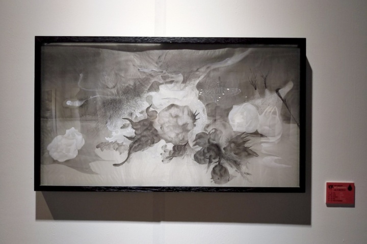 “水墨即意义”展览现场，沈瑞筠《静物》40×91cm 绢 2009
