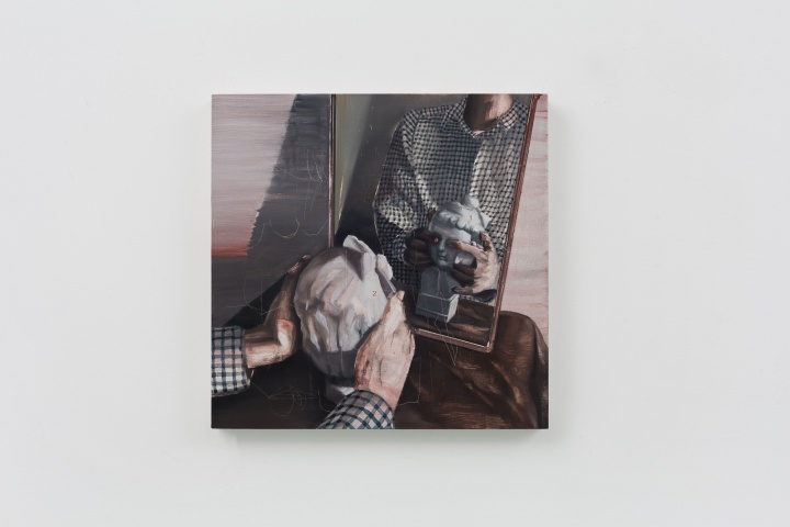 时永骏《照镜子的女孩》65×65cm 布面油画 2017
时永骏《照镜子的女孩》65×65cm 布面油画 2017