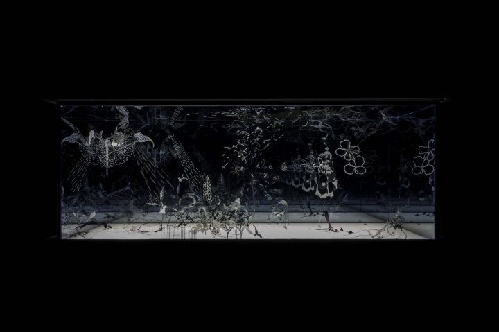 沈瑞筠《天鹅湖》300×300×250cm 综合材料 2016
沈瑞筠《天鹅湖》300×300×250cm 综合材料 2016