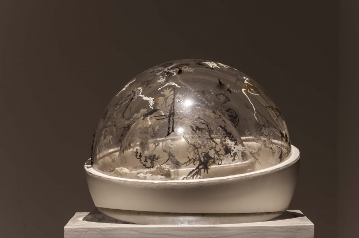 沈瑞筠《天圆地方》27×27×20cm 综合材料 2016
沈瑞筠《天圆地方》27×27×20cm 综合材料 2016