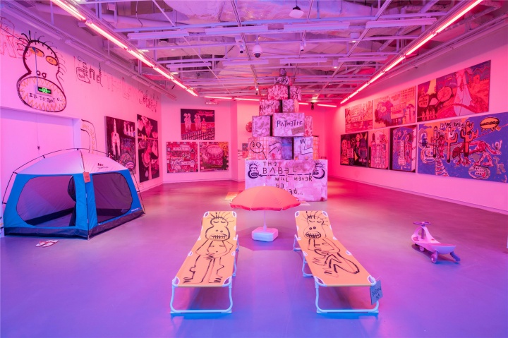 奶粉zhou个展“奶粉之路:游走,呼吸,就足够”广州chi K11 art space展览现场
奶粉zhou个展“奶粉之路:游走,呼吸,就足够”广州chi K11 art space展览现场