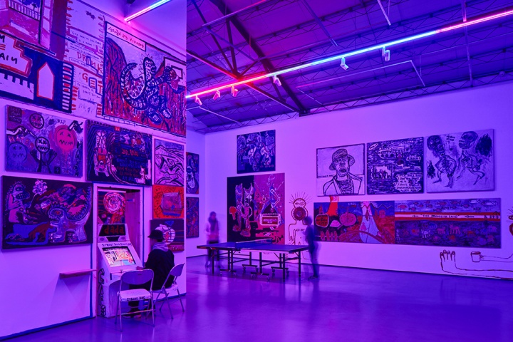 奶粉zhou个展“走地狗”AIKE展览现场,2018
奶粉zhou个展“走地狗”AIKE展览现场,2018