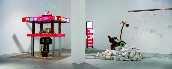 2009年7月，王迈在东站画廊的个展“加油东站”
