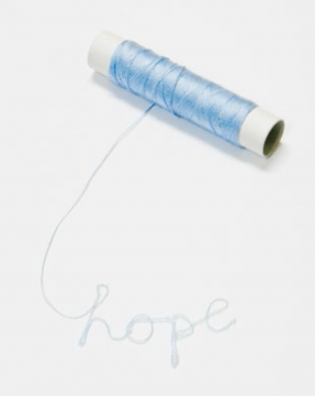 关尚智《一线希望》10×10×2cm 装置、线、胶水 2009
