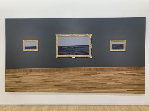 《海平线》 400×215cm 板上综合材料 2019
