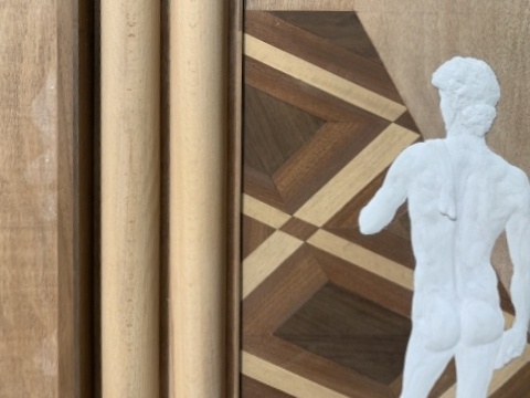 《两个球》 170×160cm 板上综合材料 2018
