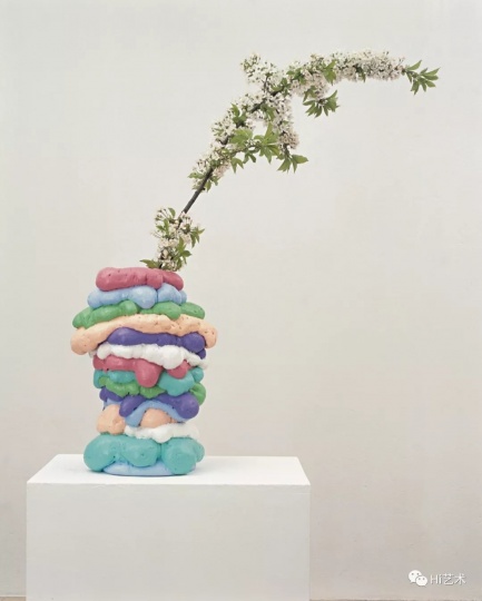 Tobias Rehberger《米歇尔·马耶鲁斯》58×ø39cm 泡沫塑料、玻璃纤维、釉、橡胶、樱花枝 1995, 展于外滩美术馆“如果你的眼睛不用来看,就会用来哭”
Tobias Rehberger《米歇尔·马耶鲁斯》58×ø39cm 泡沫塑料、玻璃纤维、釉、橡胶、樱花枝 1995, 展于外滩美术馆“如果你的眼睛不用来看,就会用来哭”