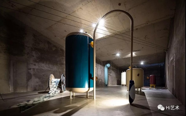 “卧读:囚徒,情人与间谍”展厅现场
“卧读:囚徒,情人与间谍”展厅现场