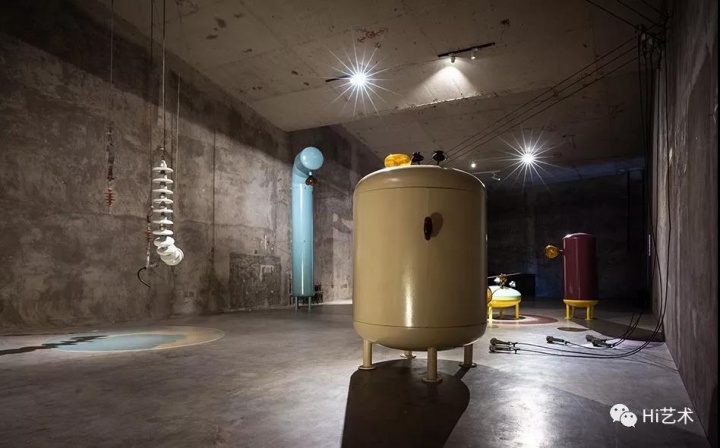 “卧读:囚徒,情人与间谍”二楼展厅现场及细节
“卧读:囚徒,情人与间谍”二楼展厅现场及细节