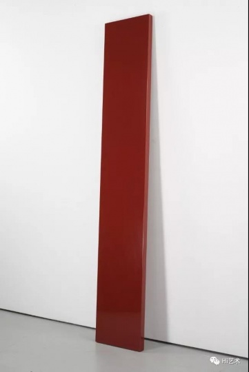 2018年卓纳的“极简主义群展”上John McCracken的作品《Untitled》
2018年卓纳的“极简主义群展”上John McCracken的作品《Untitled》