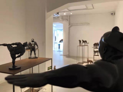 李鑫宇“钢铁动物园”，铸铜里面的“温度”