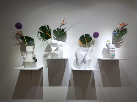 “四个夏天”展览现场最开始的一组陶艺作品
“四个夏天”展览现场最开始的一组陶艺作品