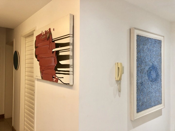 左1(红 )为布日固德作品;右为陈墙作品
左1(红 )为布日固德作品;右为陈墙作品