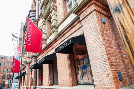 此次展览与上海外滩古典风格的红砖建筑相得益彰
