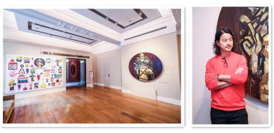 左，丙烯画作“金创玩记”（右）在一楼大堂迎接观者

右，艺术家刘建文在“金创玩记”前
