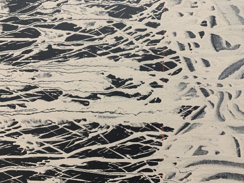 《无题》 150×370.5×2.7cm 木板亚麻布上雅芳河土 2018
《无题》 150×370.5×2.7cm 木板亚麻布上雅芳河土 2018